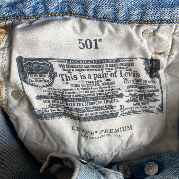 Blue Jean Levi Shorts - Picture 3 of 4